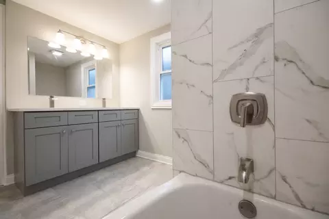 Bath - 518 E 90th St, Chicago, IL 60619 photo 5 of 8
