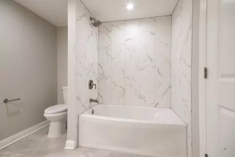 Bath - 518 E 90th St, Chicago, IL 60619 photo 4 of 8