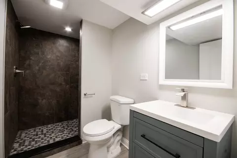 Bath - 518 E 90th St, Chicago, IL 60619 photo 6 of 8