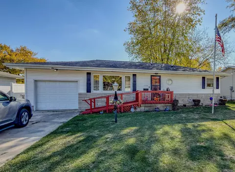 1116 Eastview Dr, Paxton, IL 60957