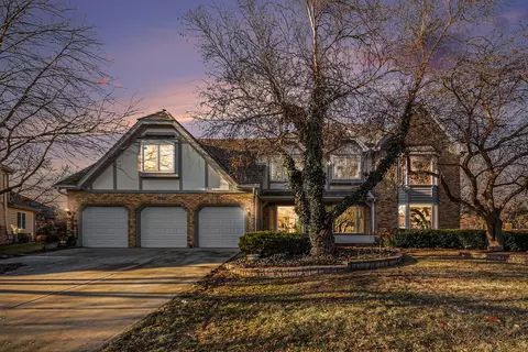 3942 Broadmoor Cir, Naperville, IL 60564