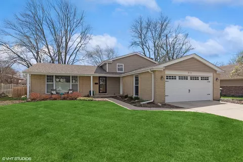 711 E Hackberry Dr, Arlington Heights, IL 60004