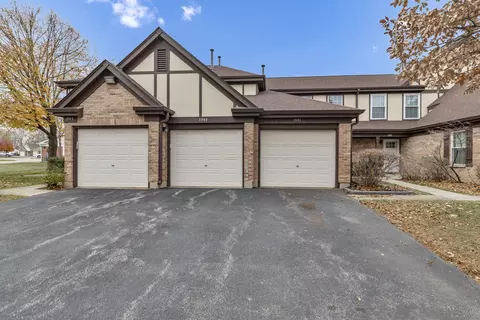 1941 Quaker Hollow Ln #1941, Streamwood, IL 60107