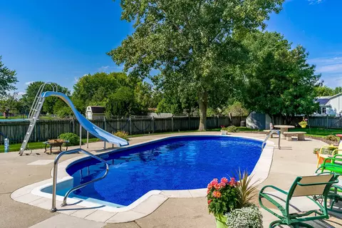 Exterior - 11748 Cedarbrook Rd, Roscoe, IL 61073 photo 7 of 15