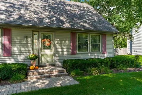Exterior - 11748 Cedarbrook Rd, Roscoe, IL 61073 photo 4 of 15