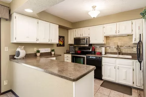 Kitchen - 11748 Cedarbrook Rd, Roscoe, IL 61073 photo 1 of 4