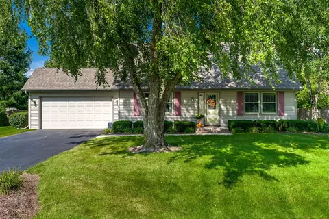 11748 Cedarbrook Rd, Roscoe, IL 61073