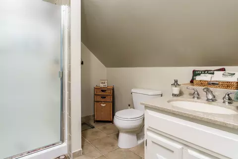 Bath - 11748 Cedarbrook Rd, Roscoe, IL 61073 photo 3 of 3