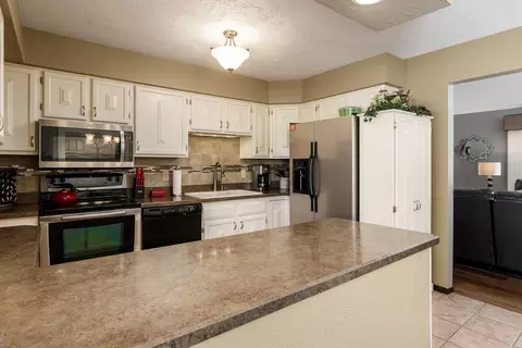 Kitchen - 11748 Cedarbrook Rd, Roscoe, IL 61073 photo 2 of 4