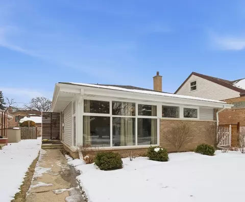 7531 N Karlov Ave, Skokie, IL 60076