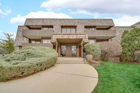 491 Timber Ridge Dr #101, Carol Stream, IL 60188