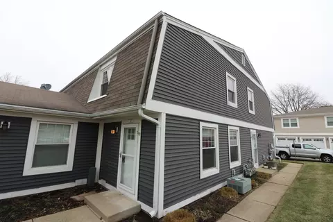 360 Farmingdale Cir, Vernon Hills, IL 60061