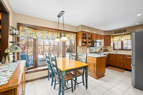 Kitchen - 5187 Chambers Dr, Hoffman Estates, IL 60010 photo 3 of 3