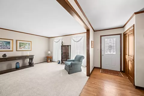 Entry Way - 5187 Chambers Dr, Hoffman Estates, IL 60010 photo 2 of 2