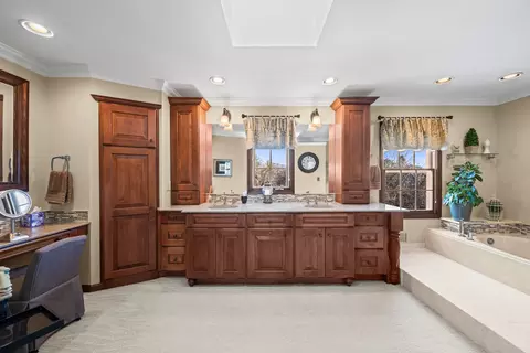 Bath - 5187 Chambers Dr, Hoffman Estates, IL 60010 photo 1 of 5