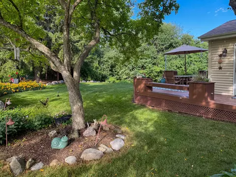 Exterior - 5187 Chambers Dr, Hoffman Estates, IL 60010 photo 3 of 13