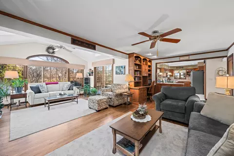 Living - 5187 Chambers Dr, Hoffman Estates, IL 60010 photo 2 of 6