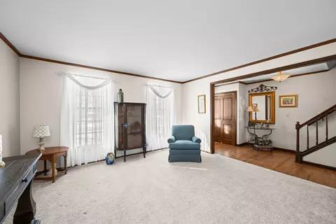 Living - 5187 Chambers Dr, Hoffman Estates, IL 60010 photo 6 of 6