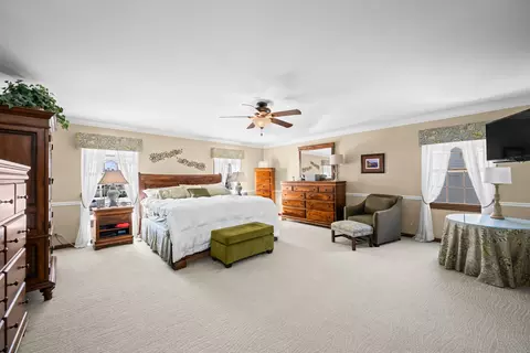 Bedroom - 5187 Chambers Dr, Hoffman Estates, IL 60010 photo 1 of 4