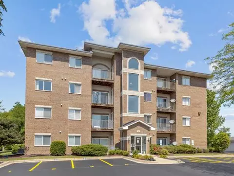 941 N Swift Rd #302, Addison, IL 60101
