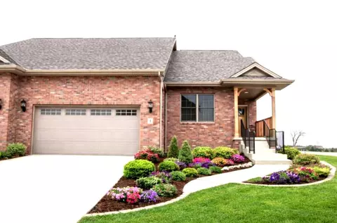 1 Saint Ivans Cir, Bloomington, IL 61705