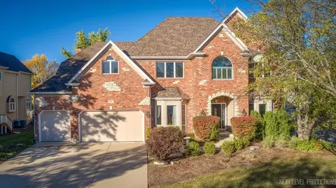 2441 Bird Ln, Batavia, IL 60510