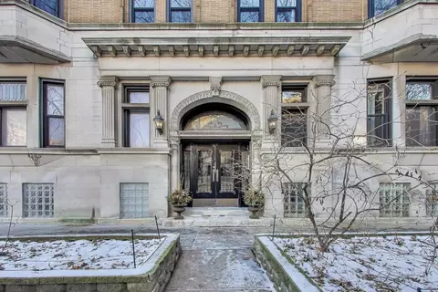 613 W Barry Ave #4W, Chicago, IL 60657