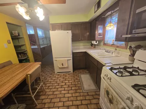 Kitchen - 14431 Tripp Ave, Midlothian, IL 60445 photo 2 of 2