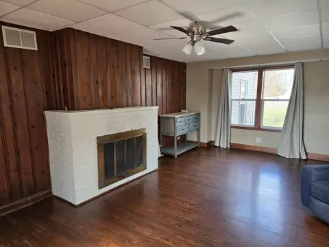 Living - 16517 Plainview Dr, Markham, IL 60428 photo 5 of 6