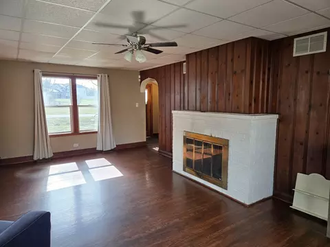 Living - 16517 Plainview Dr, Markham, IL 60428 photo 6 of 6
