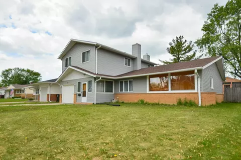50 Ridgewood Rd, Elk Grove Village, IL 60007