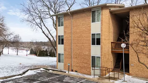 5811 Oakwood Dr #C, Lisle, IL 60532
