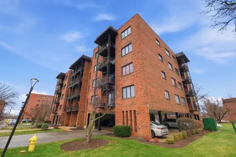 9342 Landings Ln #504, Des Plaines, IL 60016