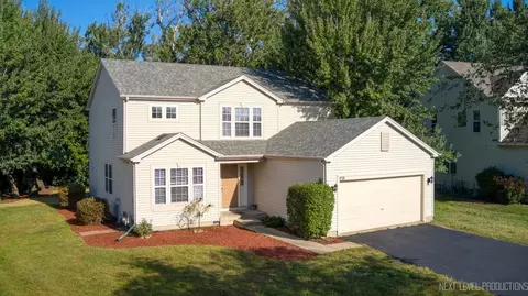 438 W Meadow Mist Ln, Round Lake, IL 60073