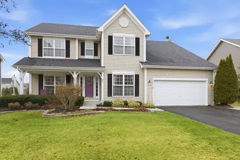 1196 Fieldstone Dr, Crystal Lake, IL 60014