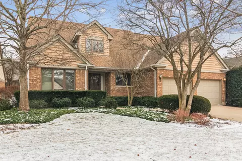 945 Villas Ct, Highland Park, IL 60035