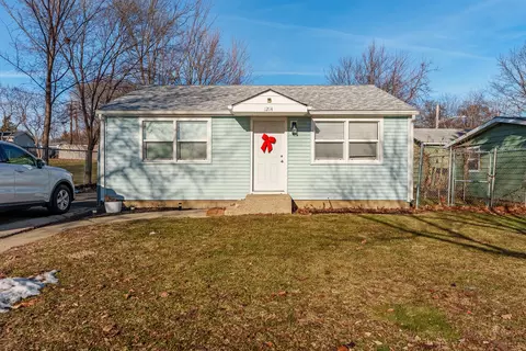 1214 E Galena Blvd, Aurora, IL 60505