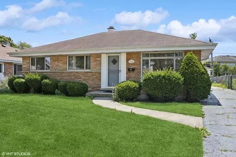 11121 Martindale Dr, Westchester, IL 60154