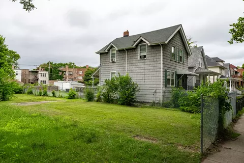 7826 S Marquette Ave, Chicago, IL 60649