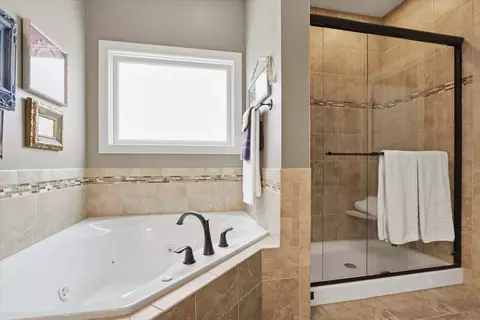 Bath - 1121 Declaration Dr, Savoy, IL 61874 photo 2 of 5
