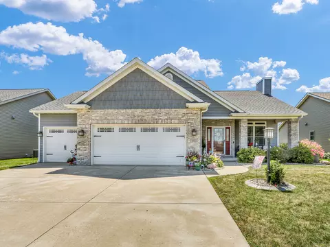 1121 Declaration Dr, Savoy, IL 61874