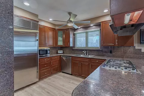 Kitchen - 711 E Greenview Rd, Itasca, IL 60143 photo 1 of 4