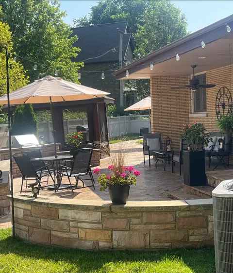 Exterior - 711 E Greenview Rd, Itasca, IL 60143 photo 5 of 6