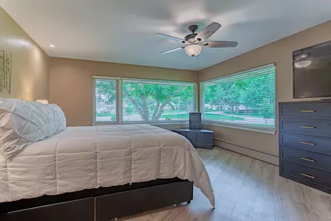 Bedroom - 711 E Greenview Rd, Itasca, IL 60143 photo 1 of 5