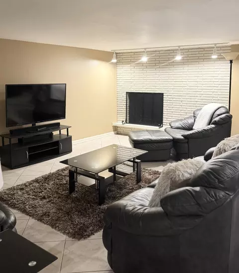 Living - 711 E Greenview Rd, Itasca, IL 60143 photo 1 of 1