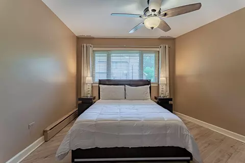 Bedroom - 711 E Greenview Rd, Itasca, IL 60143 photo 4 of 5
