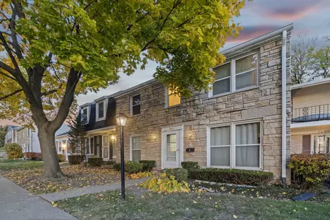 7605 Manchester Mnr, Hanover Park, IL 60133