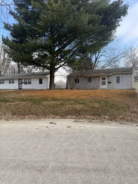 128 S Scottswood Dr, Urbana, IL 61802