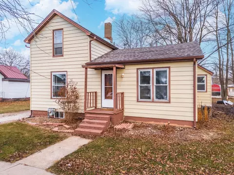 Exterior - 121 E James St, Forrest, IL 61741 photo 1 of 7