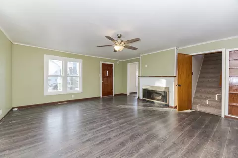 Living - 121 E James St, Forrest, IL 61741 photo 3 of 7